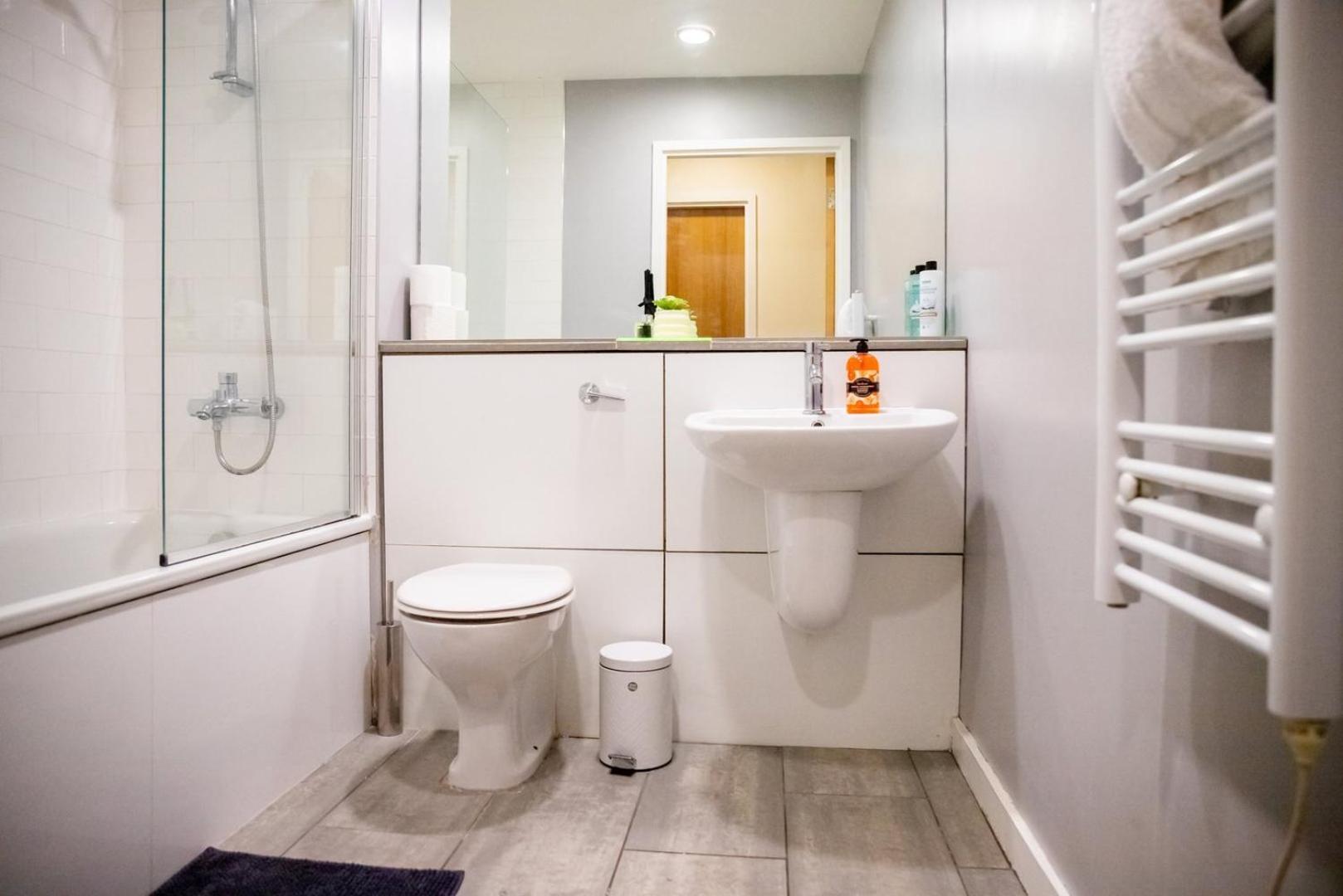 Leeds Vibrant 2 Bedroom Sleeps 4 Exterior photo